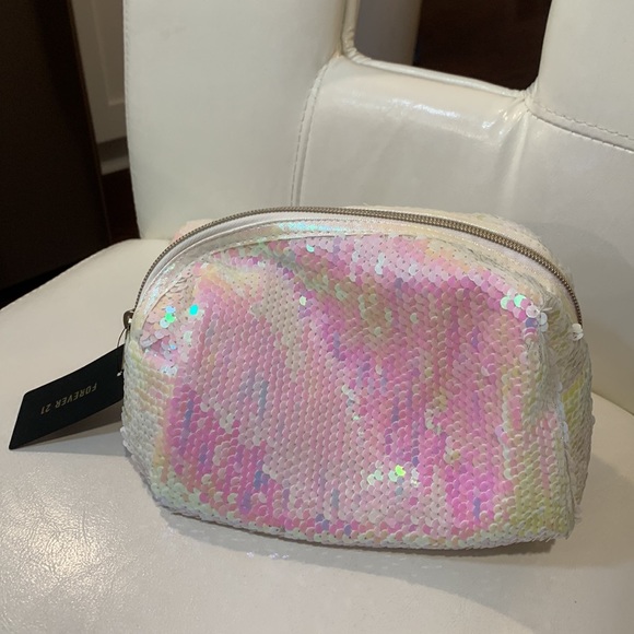FOREVER 21: Iridescent Sequins Toiletry/MakeUp Bag - Picture 7 of 9